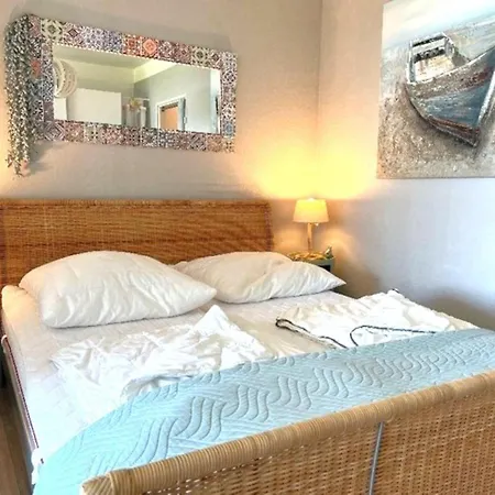 Coastal With Balcony Daire *